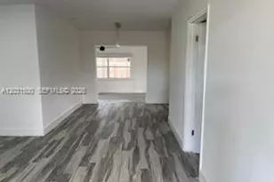 240 N 70th Way, Hollywood, FL 33024 - Photo 10