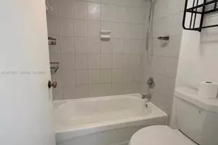 13701 Kendale Lakes Cir, Miami, FL 33183 - Photo 14