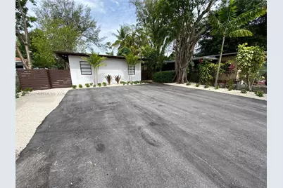 11310 Peachtree Dr, Miami, FL 33161 - Photo 28
