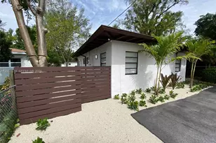 11310 Peachtree Dr, Miami, FL 33161 - Photo 16