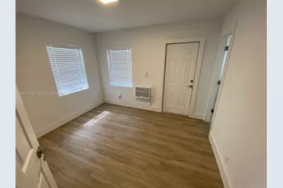 11310 Peachtree Dr, Miami, FL 33161 - Photo 6