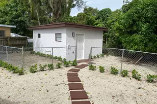 11310 Peachtree Dr, Miami, FL 33161 - Photo 2
