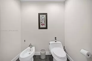 3801 Collins Ave, Miami Beach, FL 33140 - Photo 34
