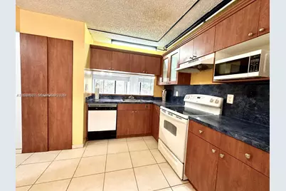 601 Ives Dairy Rd #401-8, Miami, FL 33179 - Photo 8