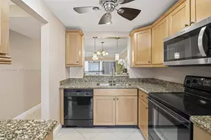 2379 SW 15th St, Deerfield Beach, FL 33442 - Photo 2