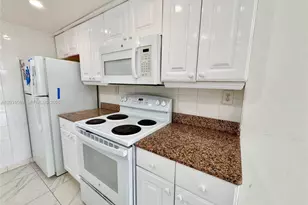 17600 N Bay Rd, Sunny Isles Beach, FL 33160 - Photo 16