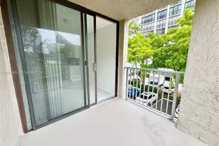 17600 N Bay Rd, Sunny Isles Beach, FL 33160 - Photo 4
