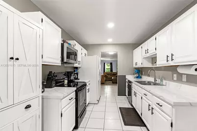 11870 Donlin Dr, Wellington, FL 33414 - Photo 8