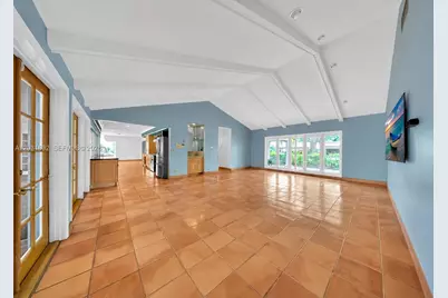 8820 N Lake Dasha Dr, Plantation, FL 33324 - Photo 8