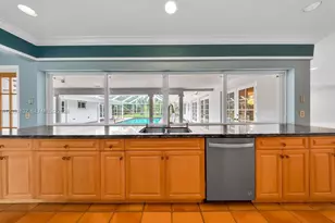 8820 N Lake Dasha Dr, Plantation, FL 33324 - Photo 10