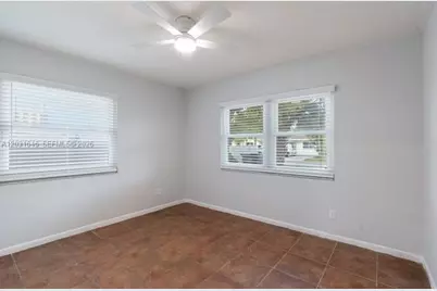870 NE 35th St, Oakland Park, FL 33334 - Photo 20