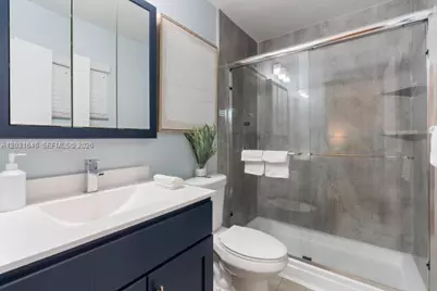 870 NE 35th St, Oakland Park, FL 33334 - Photo 16