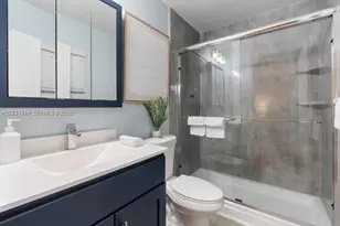 870 NE 35th St, Oakland Park, FL 33334 - Photo 16
