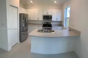 2684 SE 12th St, Homestead, FL 33033 - Photo 2