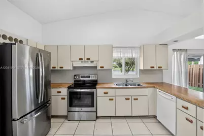 11038 SW 148th Pl, Miami, FL 33196 - Photo 16