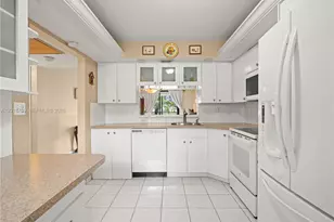 901 Colony Point Cir, Pembroke Pines, FL 33026 - Photo 8