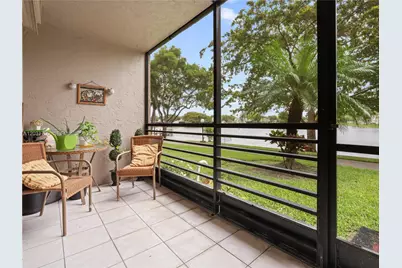 901 Colony Point Cir #112, Pembroke Pines, FL 33026 - Photo 1