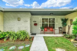 18920 SW 92nd Ct, Cutler Bay, FL 33157 - Photo 4