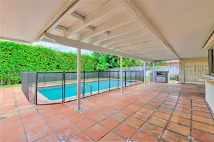 2120 NE 207th St, Miami, FL 33179 - Photo 6