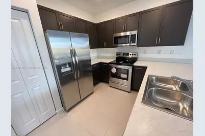 28709 SW 132nd Pl #28709, Homestead, FL 33033 - Photo 6