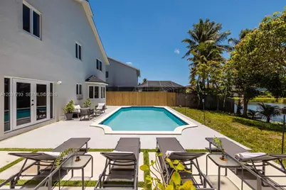 9650 SW 9th Ct, Pembroke Pines, FL 33025 - Photo 10