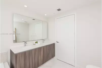 488 NE 18th St #1812, Miami, FL 33132 - Photo 24