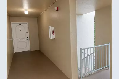 9420 Tangerine Pl #401, Davie, FL 33324 - Photo 2