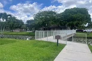 9420 Tangerine Pl, Davie, FL 33324 - Photo 32