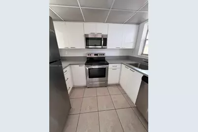 1074 W 38th St #32, Hialeah, FL 33012 - Photo 8