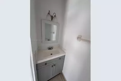1074 W 38th St #32, Hialeah, FL 33012 - Photo 18