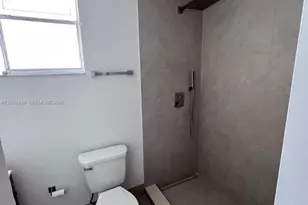 1074 W 38th St, Hialeah, FL 33012 - Photo 10