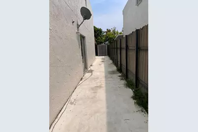 1074 W 38th St #32, Hialeah, FL 33012 - Photo 4