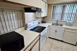 631 Cypress Lake Blvd, Deerfield Beach, FL 33064 - Photo 2