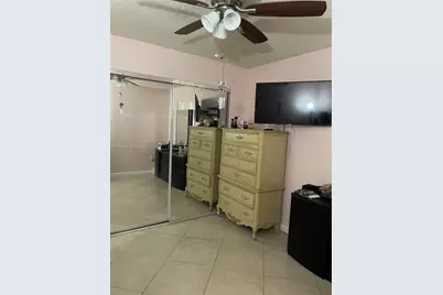 19391 NW 57th Ct, Hialeah, FL 33015 - Photo 14
