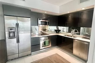 31 SE 6th St, Miami, FL 33131 - Photo 4