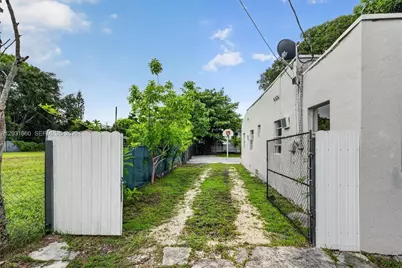 836 NW 29th Ter, Miami, FL 33127 - Photo 2