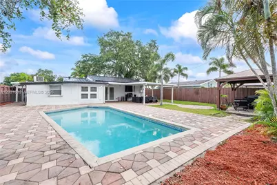 6810 Douglas St, Hollywood, FL 33024 - Photo 4