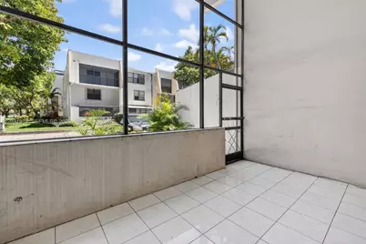 20300 W Country Club Dr #106-3, Aventura, FL 33180 - Photo 24