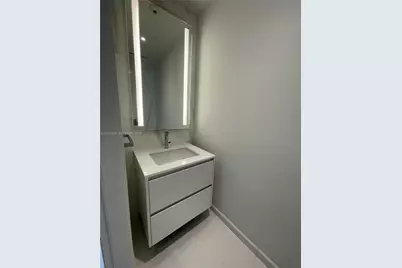 300 Biscayne Blvd Way #2008, Miami, FL 33131 - Photo 4