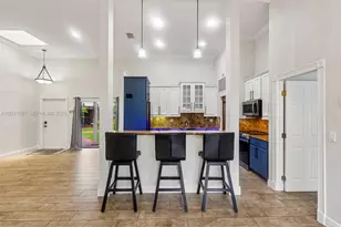 2731 S Parkview Dr, Hallandale Beach, FL 33009 - Photo 12