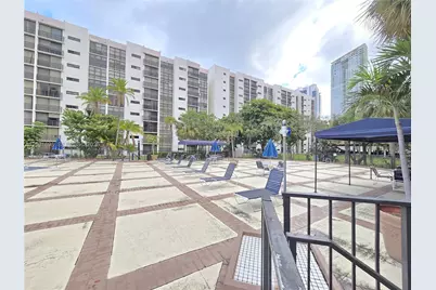 16919 N Bay Rd #517, Sunny Isles Beach, FL 33160 - Photo 4