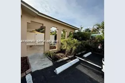 590 NE 20th St #1, Wilton Manors, FL 33305 - Photo 1