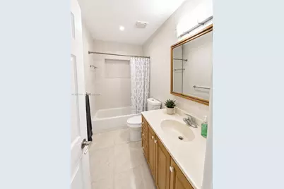 800 NE 2nd Ct, Hallandale Beach, FL 33009 - Photo 6
