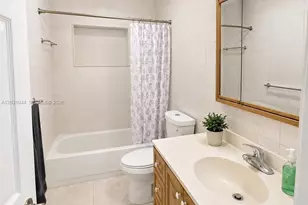 800 NE 2nd Ct, Hallandale Beach, FL 33009 - Photo 6