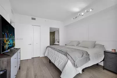 45 SW 9th St #2901, Miami, FL 33130 - Photo 10