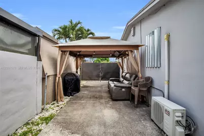 855 W 70th Pl, Hialeah, FL 33014 - Photo 40