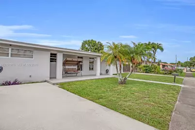 855 W 70th Pl, Hialeah, FL 33014 - Photo 4