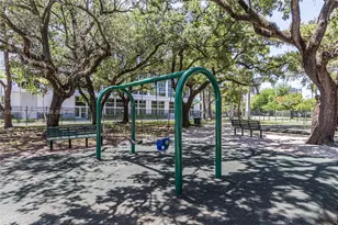 445 SW 11th St, Miami, FL 33130 - Photo 24