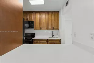 445 SW 11th St, Miami, FL 33130 - Photo 12