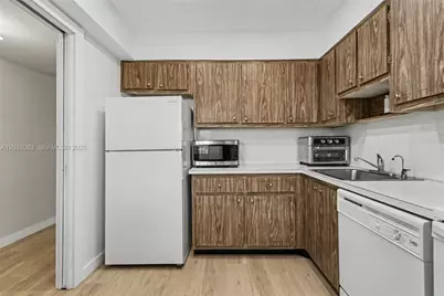 3150 N Palm Aire Dr #705, Pompano Beach, FL 33069 - Photo 8